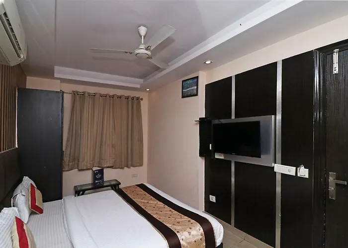 Hotel Blue Pearl - Free Airport Pick Up New Delhi