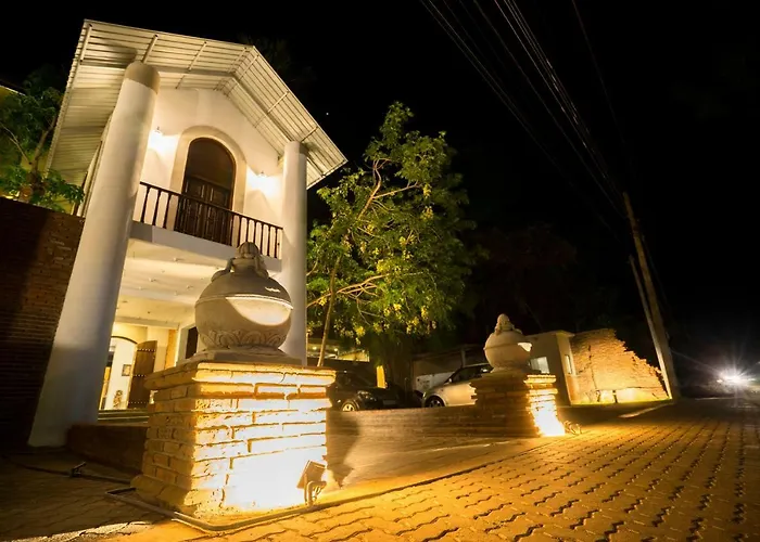 Hotel Alakamanda Anuradhapura