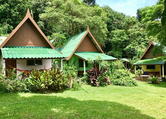 Tp Hut Bungalows เกาะช้าง