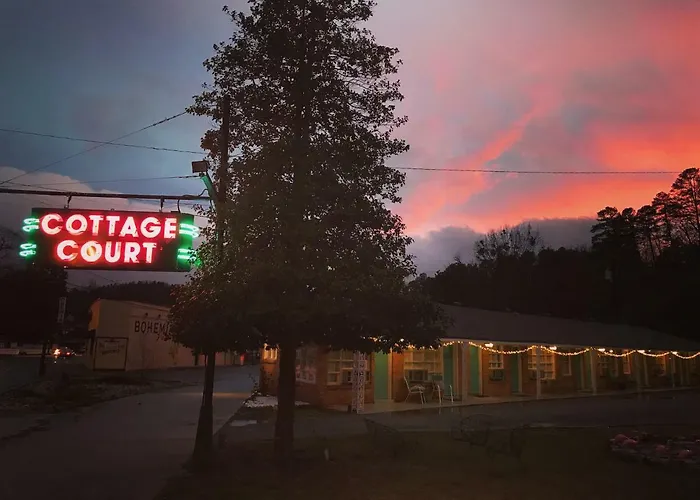 Dame Fortune'S Cottage Court Hot Springs
