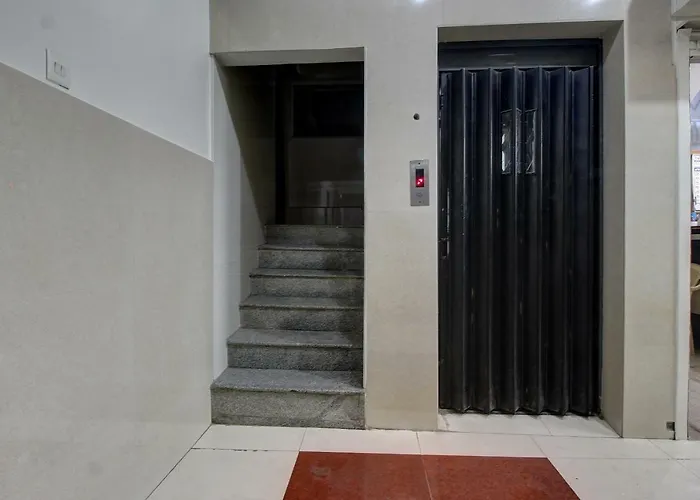 Oyo 37951 Lrm Hotels Tiruppur
