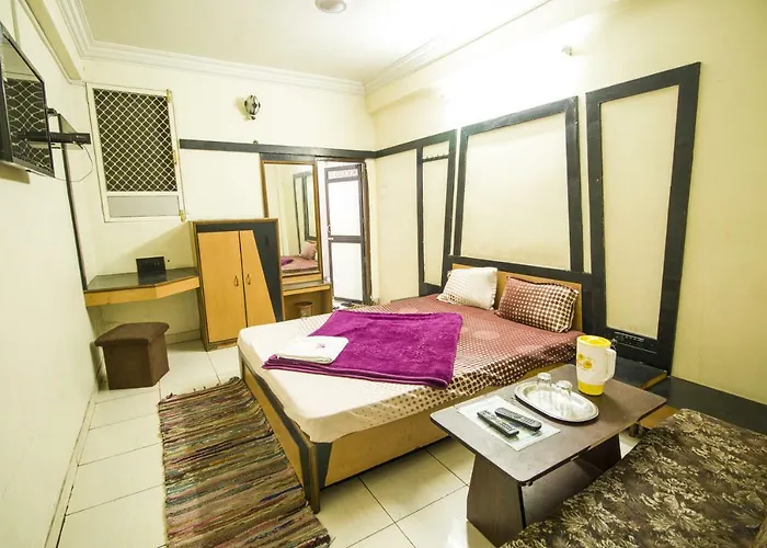 Hotel Gujarat Palace Ujjain