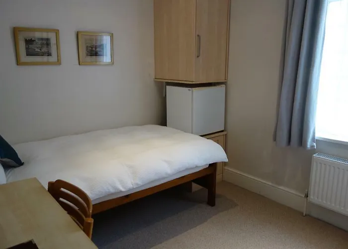 Hatsue Guest House Camberley