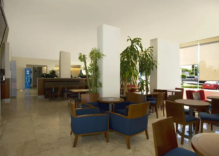 One Queretaro Plaza Galerias Hotel