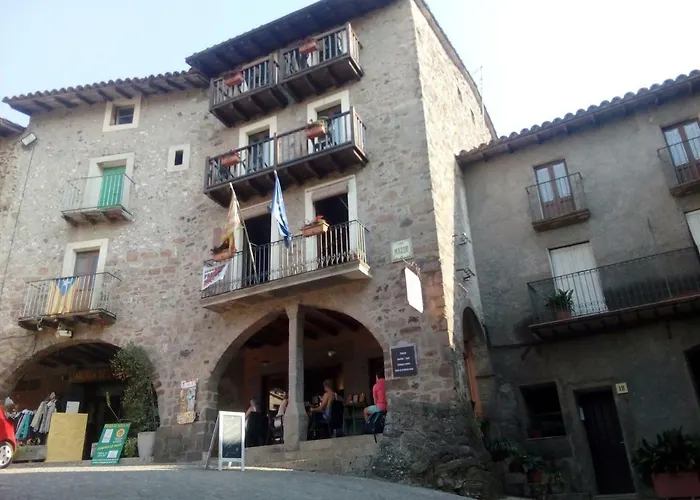 CAN MENCIÓ - Plaça Major Santa Pau