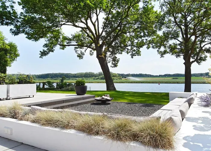 Het Raadhuys - design B&B Kessel 