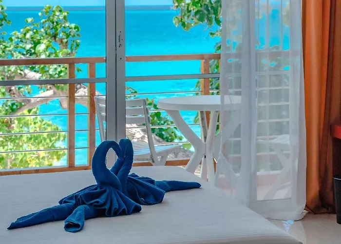 Athiri Beach Maldives Dhigurah 
