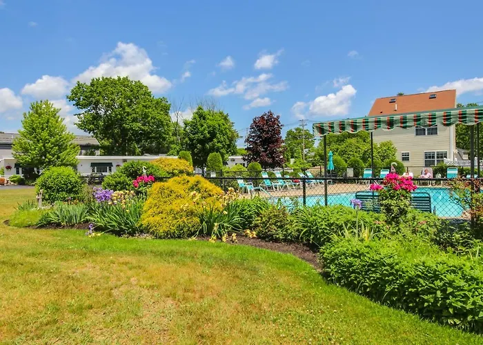 The Holiday House Condominiums Wells