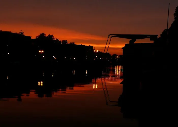 Houseboat Concordia B&B Amsterdam