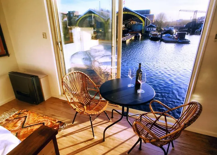 Houseboat Concordia B&B Amsterdam