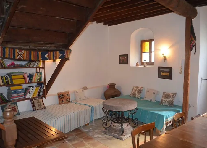 Taksiyarhis Pension Ayvalı