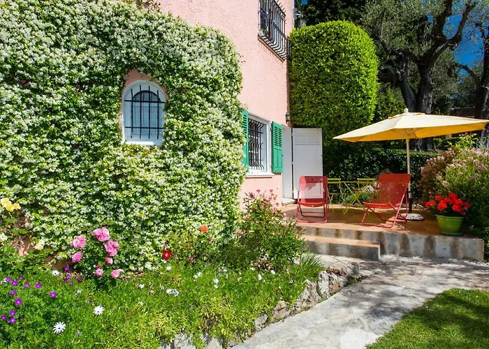Mas Du Roc Bed & Breakfast Grasse