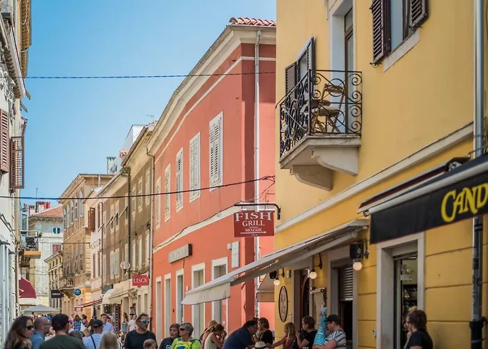 Leona Deluxe Apartments Pula