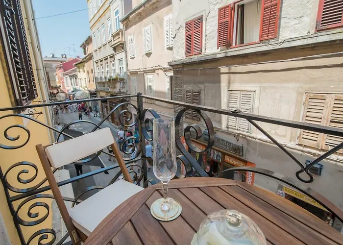 Leona Deluxe Apartments Pula