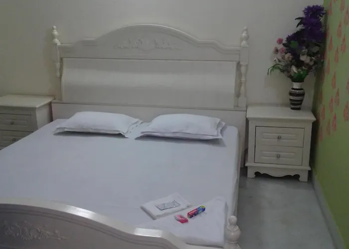 Royal Paying Guest Hotel Kolkata