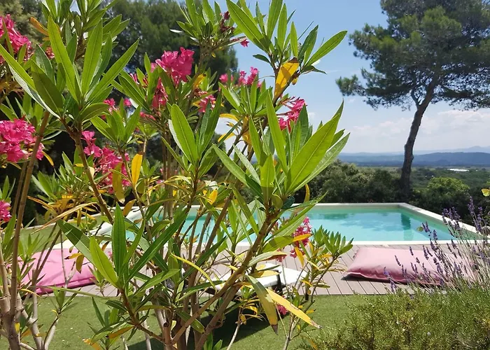 La Maison De Charlie Vaugines