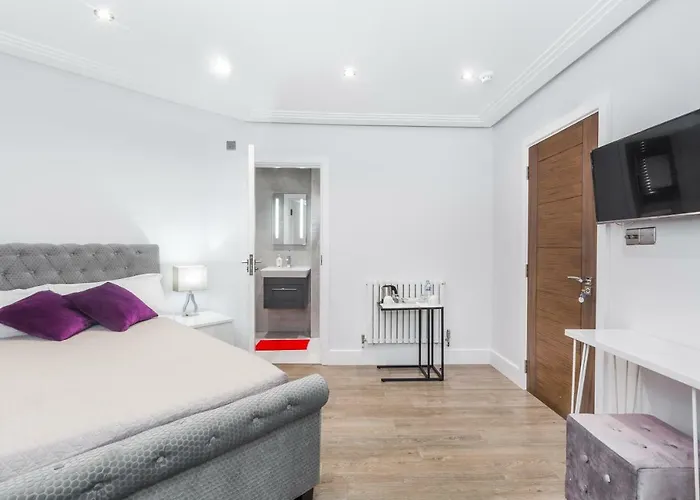 Ta House Hotel Edgware