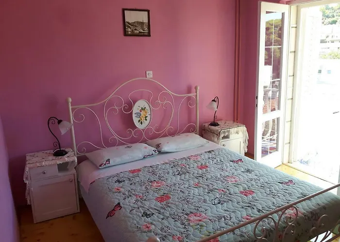 Noor Apartment And Room Hvar Town