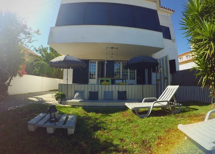 Lisbon Waves Surf Lodge Costa da Caparica