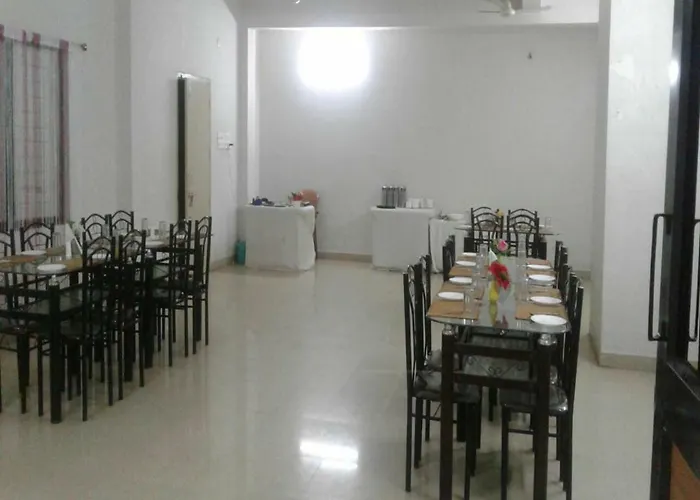 Goroomgo Shree Mandir Palace Puri