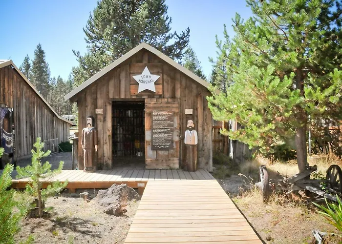 Bend-Sunriver Camping Resort Studio Cabin 6
