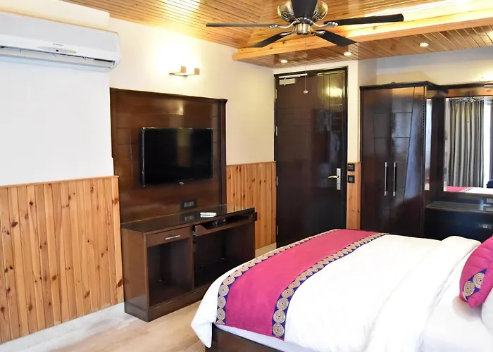 Wood Castle Grand Hotel New Delhi
