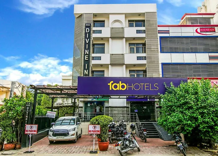 Fabhotel Divine Inn New Delhi
