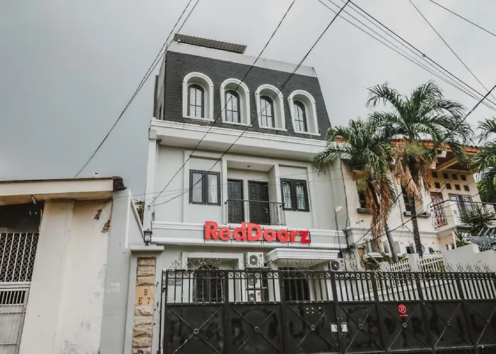 RedDoorz Plus @ Radio Dalam 2 Jakarta