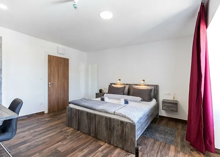 Apinelo Port Rooms Split