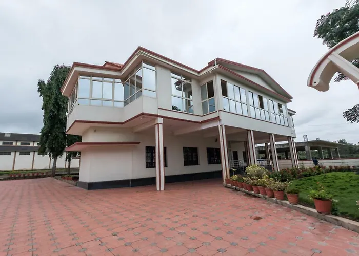 Bota Royal Hotel Kushalnagar