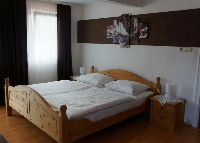 Pension Burger - Bed & Breakfast Weibersbrunn