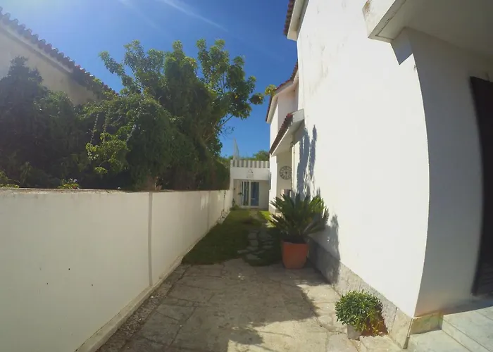 Lisbon Waves Surf Lodge Costa da Caparica
