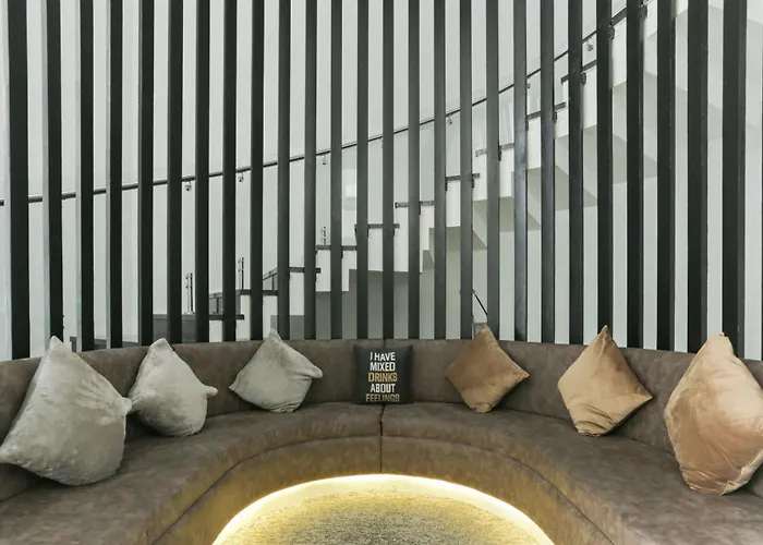 Hotel Crown Suites Kochi