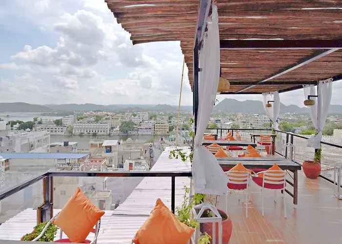 Hotel Udai Niwas By The Lake Udaipur