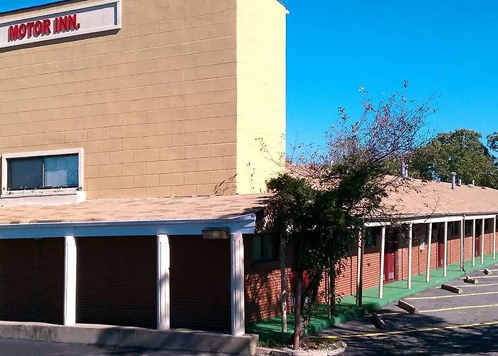 Americana Inn Farmingdale