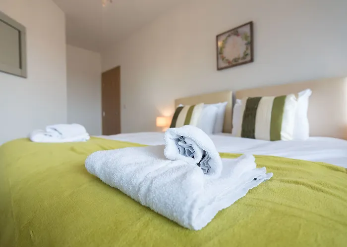 Hamilton Grace - The Quadrant Hotel Swindon