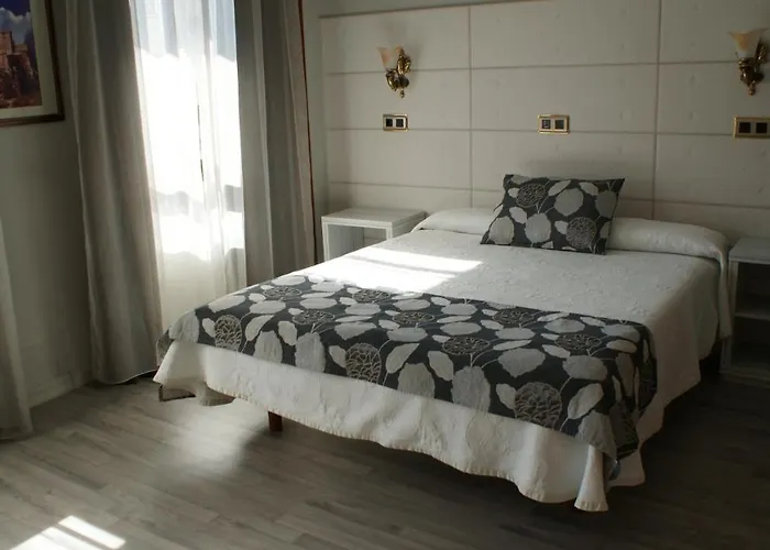Hotel Los Naranjos Caces