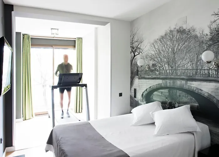 Hostal Un Punto Chic-Joaquin Costa Huesca