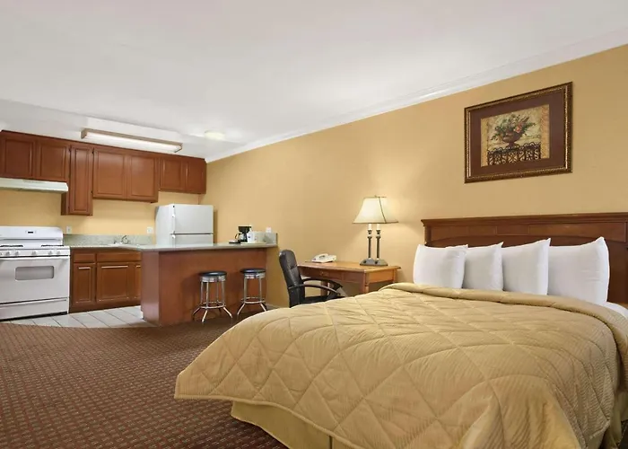 Travelodge Inn & Suites By Wyndham Gardena Ca