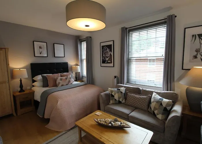 The Larches Hotel Wolverhampton