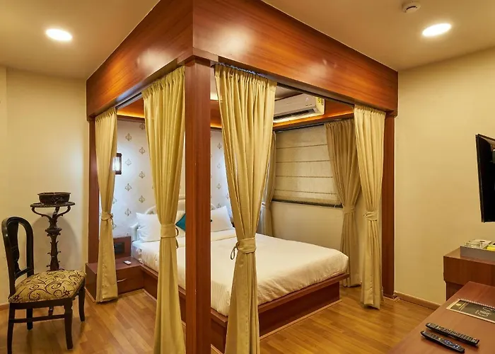 Tranquil La Casa Hotel Pune