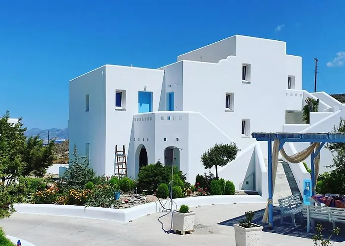 Sarakiniko Rooms Adamantas