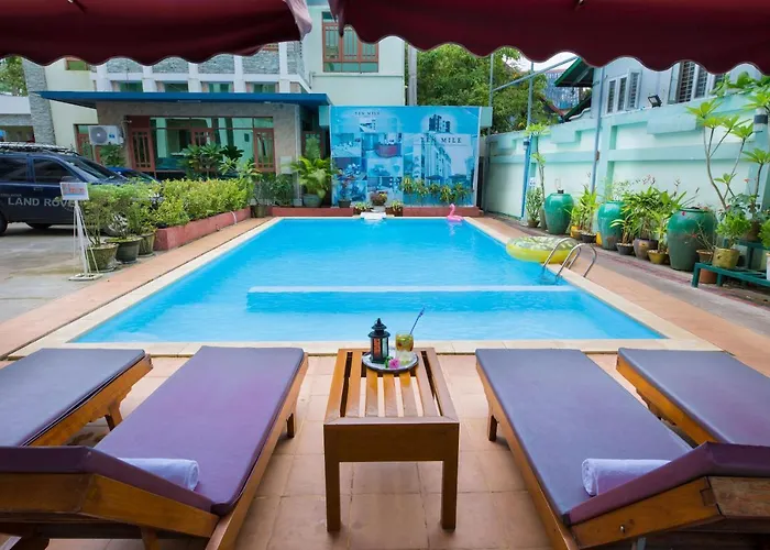 Ten Mile Hotel Yangon