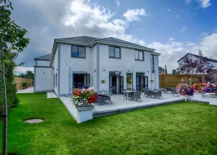 The Village Hotel, Bar And Restaurant Bettystown