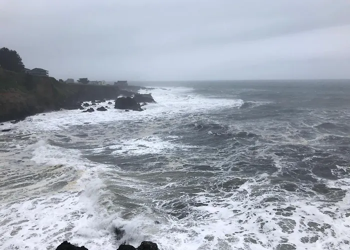 The Castle Inn Of The Lost Coast Shelter Cove
