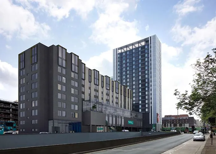 Doubletree By Hilton Birmingham Snowhill Hotel