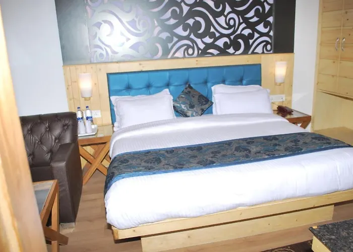 Hotel Queen Plaza Mussoorie