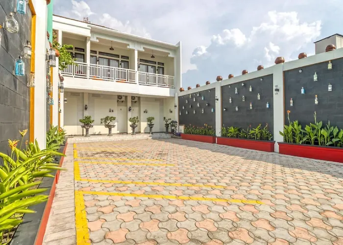 Reddoorz Plus Near Gembira Loka Zoo 2 Yogyakarta