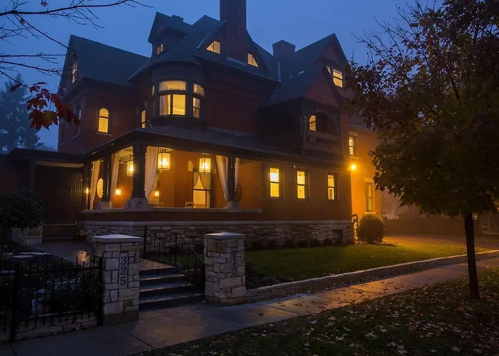 The New Victorian Mansion B&B Saint Paul