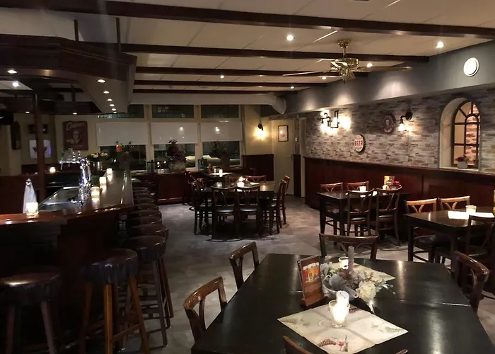 De Halve Maan Hotel Bovenkarspel